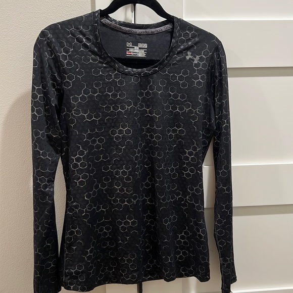 Under Armour Tops - Under Armour long sleeve lightweight